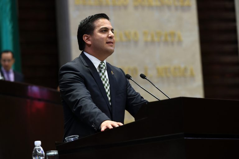 Damián Zepeda a favor del uso responsable de la deuda pública