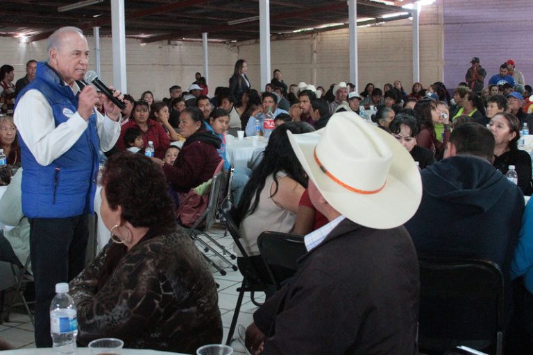 Javier Gándara Magaña se solidariza con los jóvenes en el Sur del Estado