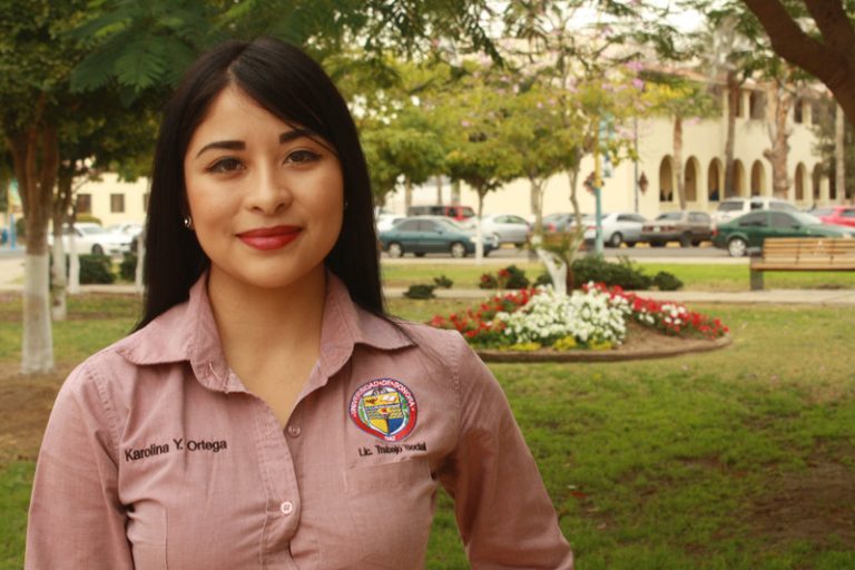 Presenta alumna universitaria proyecto para erradicar deserción escolar básica