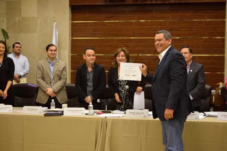 Otorgan constancias a aspirantes a candidatos independientes