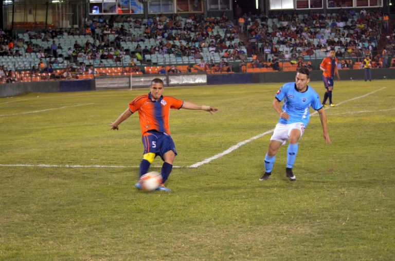 Cimarrones gana, gusta y golea