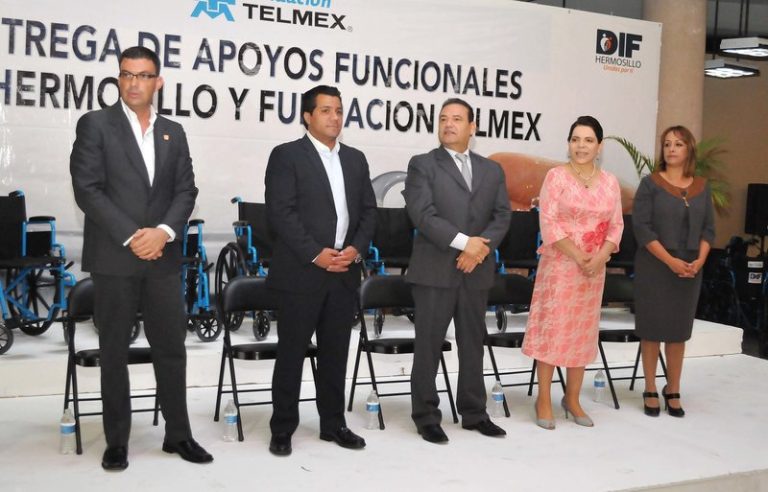 Entrega DIF local apoyos de Fundación Telmex
