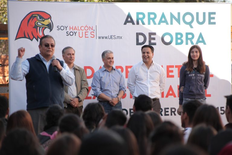 Damián Zepeda invitó a jóvenes estudiantes a perseguir sus sueños