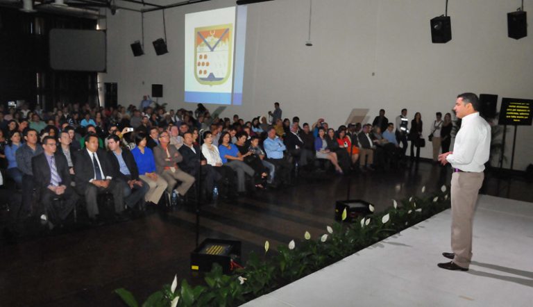 Presenta CIDUE obra pública urbana a universitarios