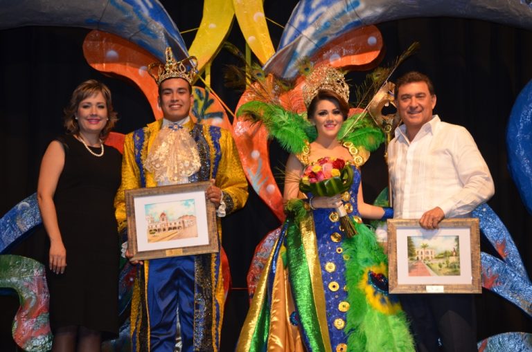 Coronan a su majestad Daniela I, Reyna del Carnaval de Guaymas 2015