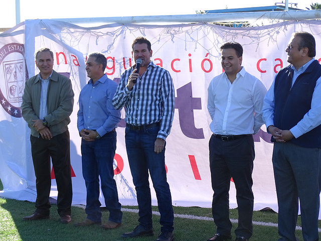 Inauguran canchas de pasto sintético en Unidad Deportiva Apolo-UES