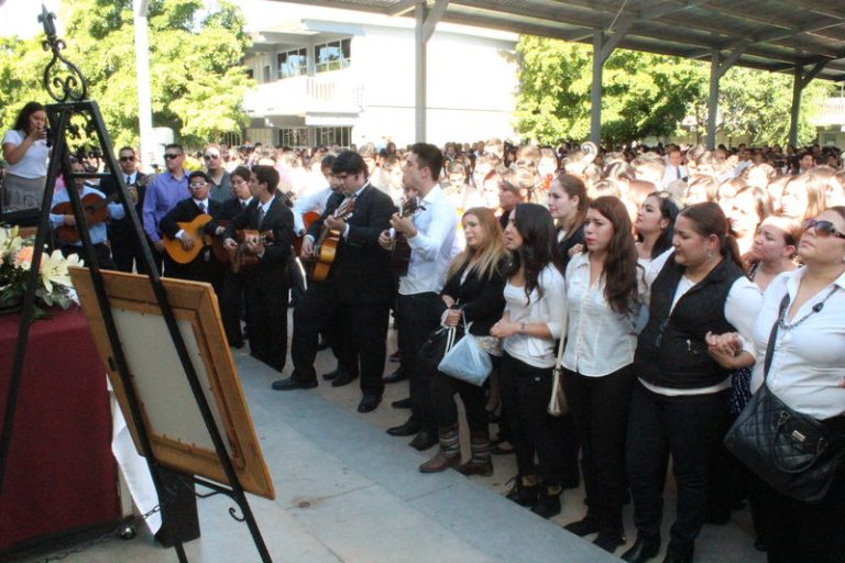 Recibe emotivo homenaje póstumo el Maestro Policarpo Rivera Castro “Cacho”