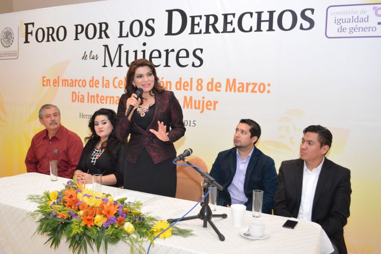 Encabeza Lorenia Valles Foro por los Derechos de la Mujer