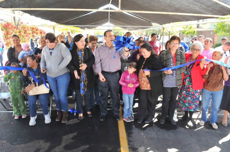 Inaugura Alcalde obras de pavimentación