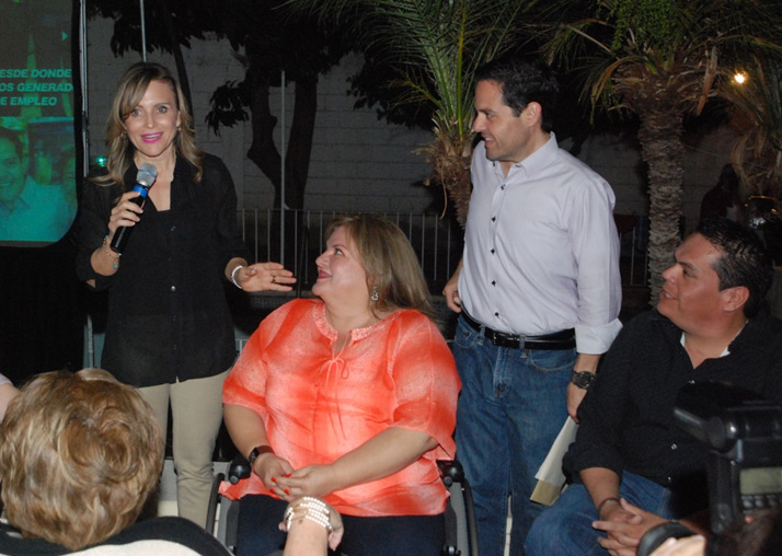 Kitty Mazón escucha a personas con discapacidad
