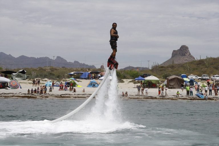 Un acierto el show de fly-board para el disfrute de las familias: Otto Claussen