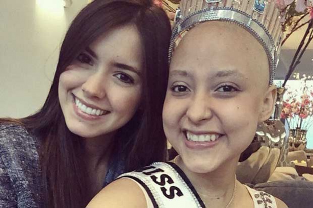 Miss Universo entregó su corona ¡a una joven con cáncer!