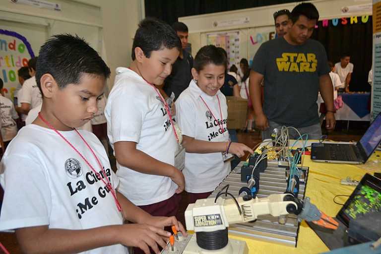 Festeja UNISON a los pequeños con intensa jornada del día del niño científico