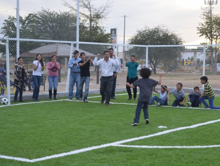 Ofrece Damián Zepeda parque digno en cada colonia