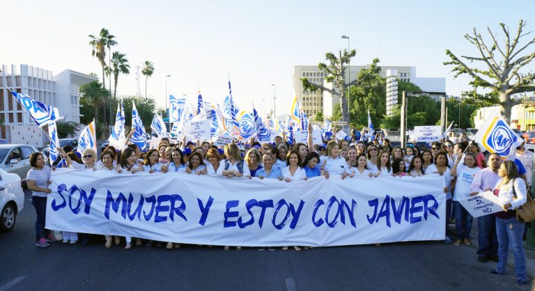 Marchan miles de mujeres por Javier Gándara