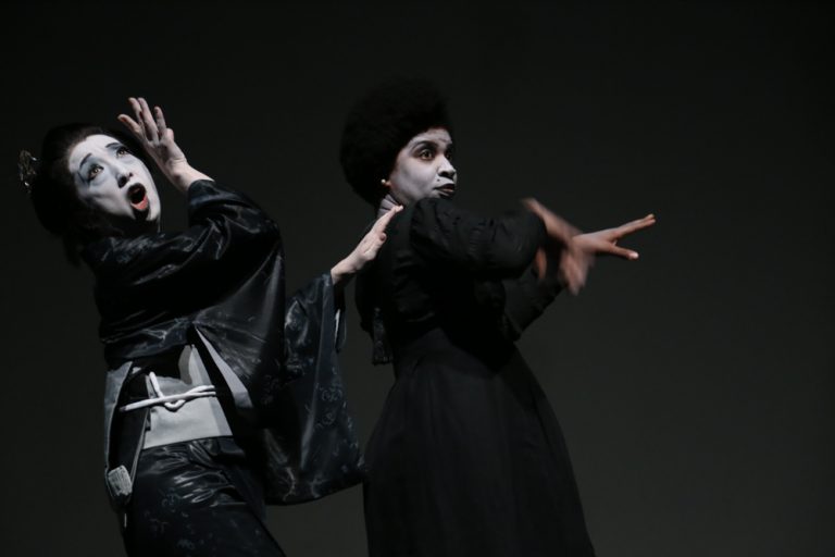 El teatro es una especie de servicio con el cual comunicas algo que le pueda servir al otro: Claudio Valdés Kuri