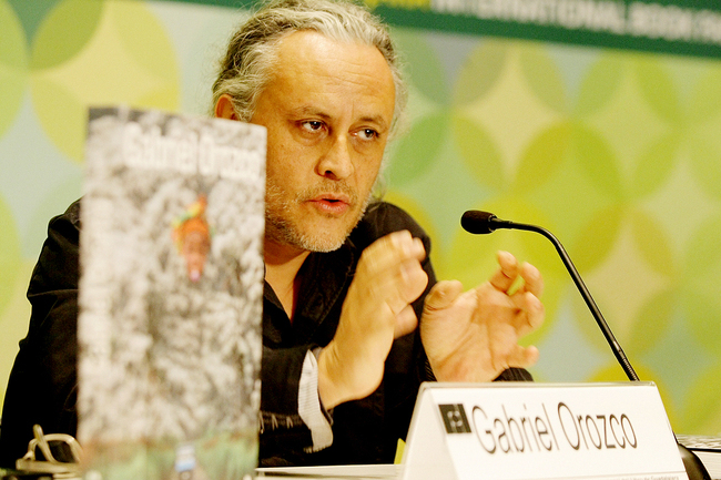 Gabriel Orozco, honoris causa de la Universidad de las Artes de Cuba