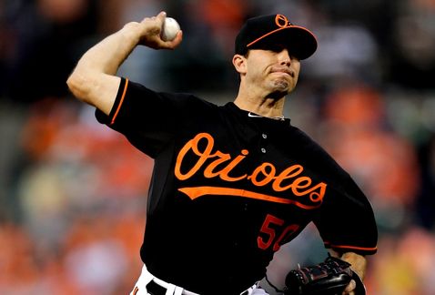 González luce y Hardy define en triunfo de Orioles