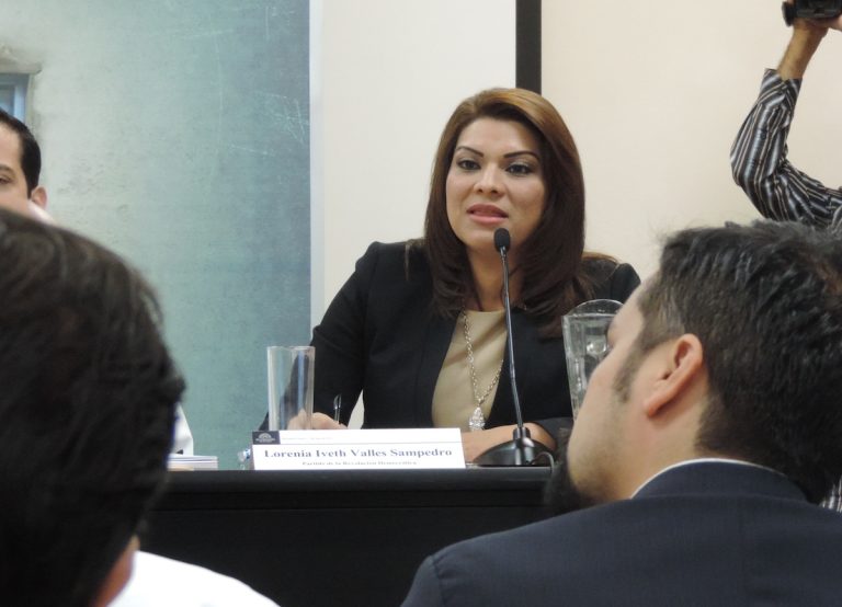 Participa Lorenia Valles en foro organizado por el Colegio de Sonora