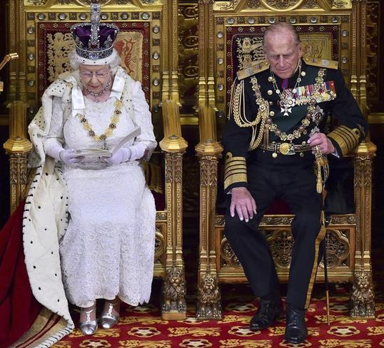 Isabel II inaugura la agenda de Cameron, con referéndum de la UE a la cabeza
