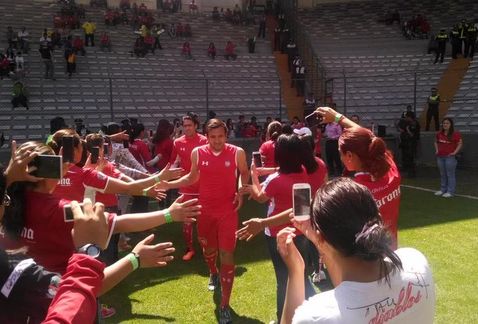 Aficionadas mamás apoyan al Toluca