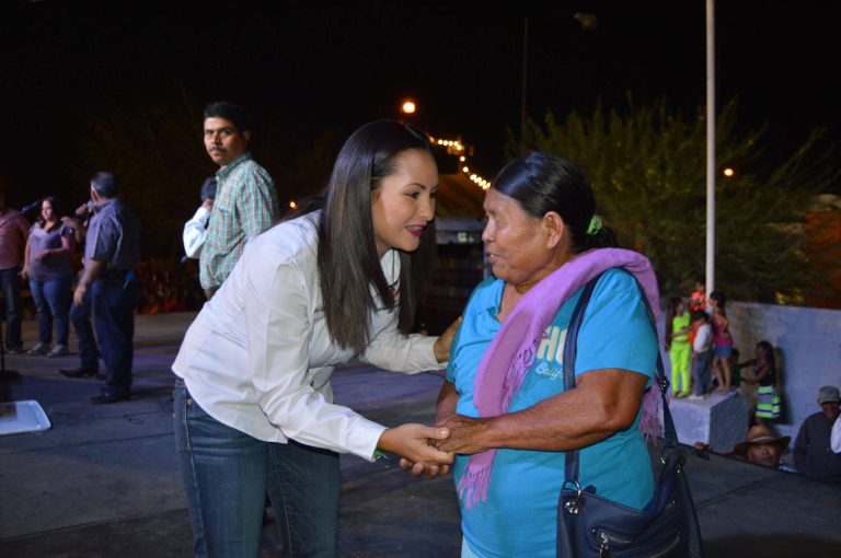 Iris Sánchez Chiu festejó a mamás jornaleras