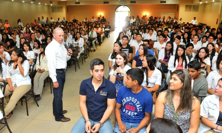 Javier Gándara se reunió con jóvenes en Navojoa