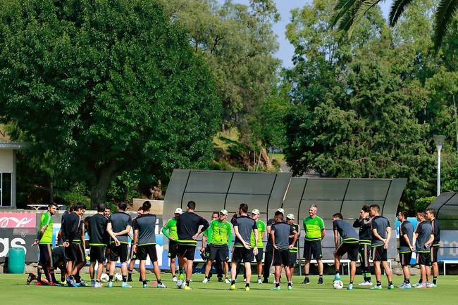 México entrena a puerta cerrada para partido ante Ecuador