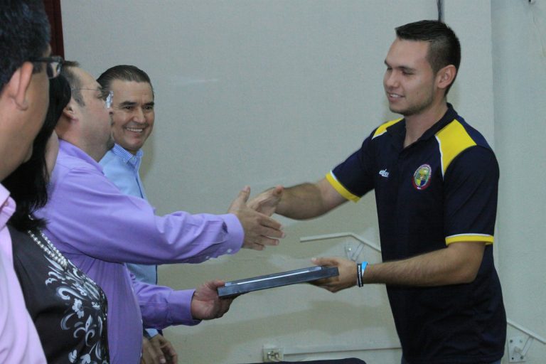 Reconoce Unison a medallistas Búhos de la Universiada Nacional 2015