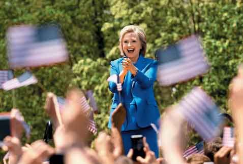 Hillary centra discurso en desigualdad y clase media