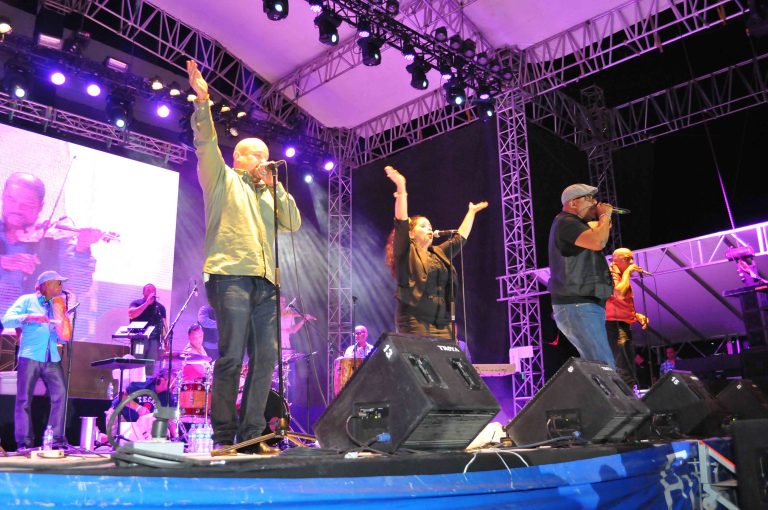 A todo ritmo cierran las Fiestas del Pitic 2015