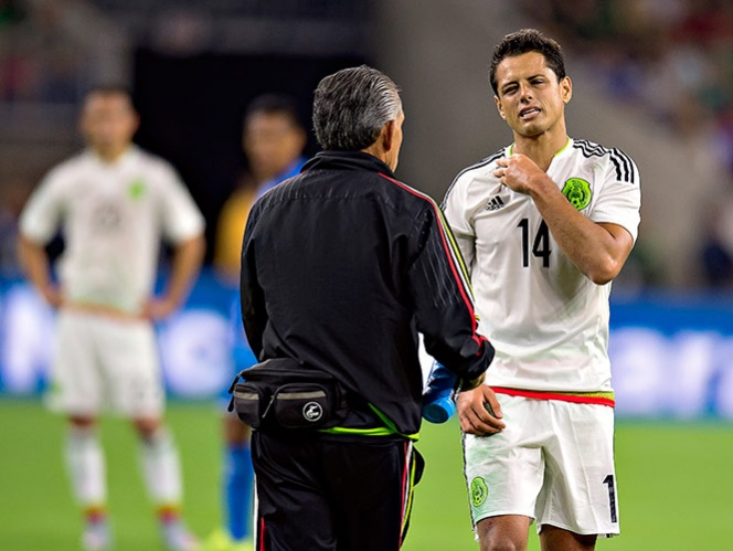 ‘Chicharito’ es operado de la clavícula derecha