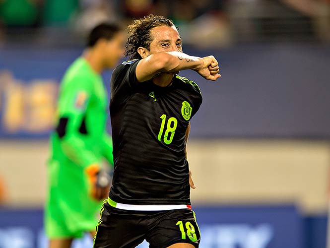 México vence a Costa Rica y va a semis