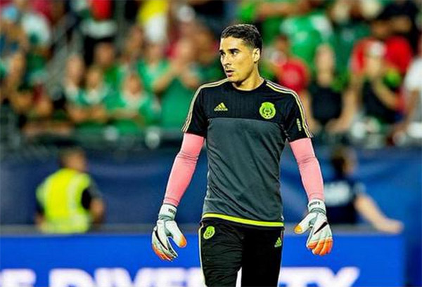 Memo Ochoa y su nuevo look se roban el show en el México vs. Guatemala