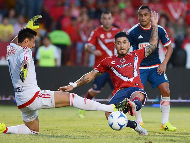 Tiburones devoran a Chivas en el arranque del Apertura 2015