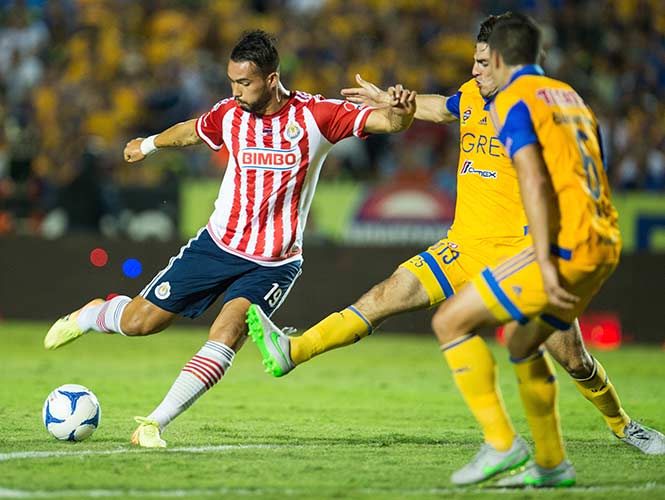 Tigres se desdibuja y permite que Chivas le empate