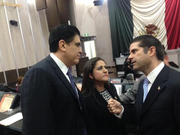 Entre aplausos y suspicacias, integran comisiones en el Congreso