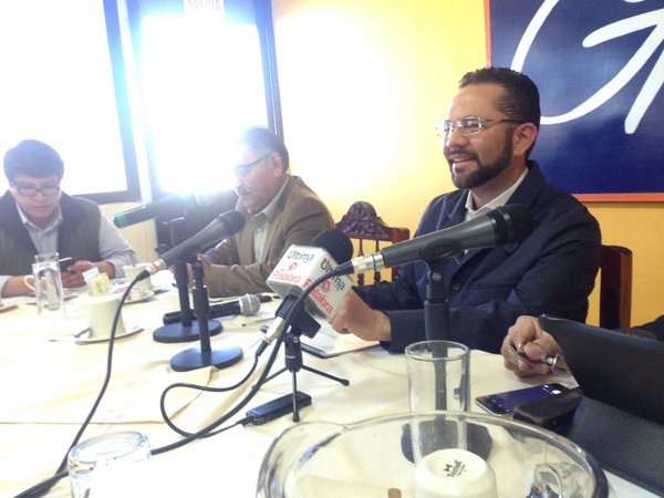 Ulises, Congreso itinerante y la escoba deshilachada