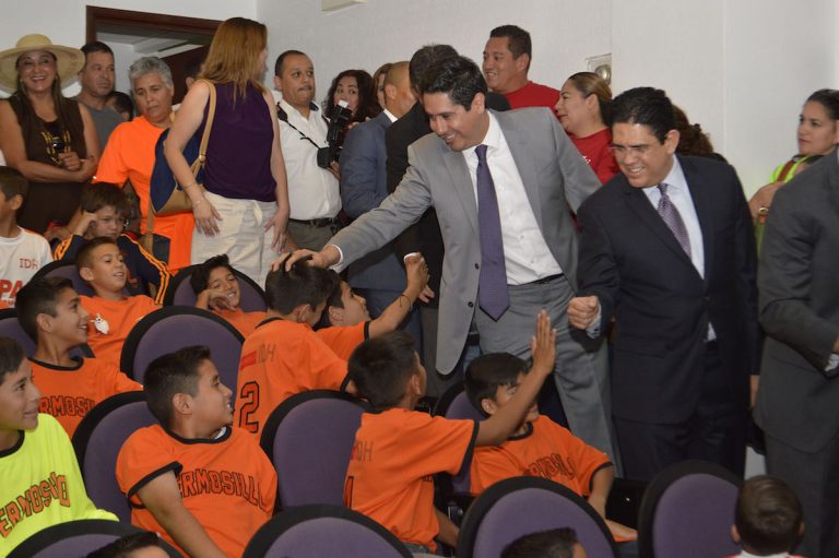 Respaldan diputados del PAN a campeones estatales de futbol infantil y juvenil