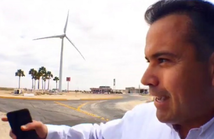 Con energía, Toño Astiazarán levanta la mano