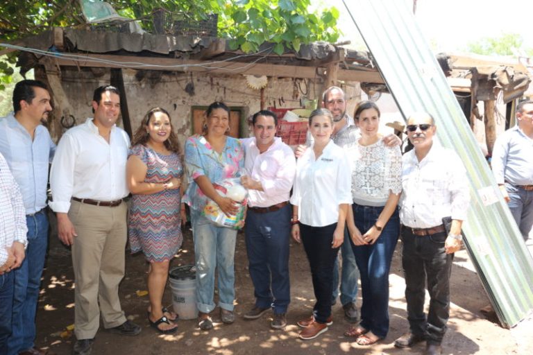 Atiende Gobernadora Pavlovich damnificados por lluvias en Huatabampo