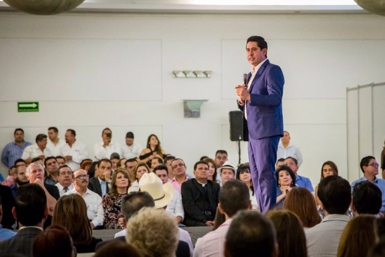 Serrato levanta la mano: va por la candidatura al Senado