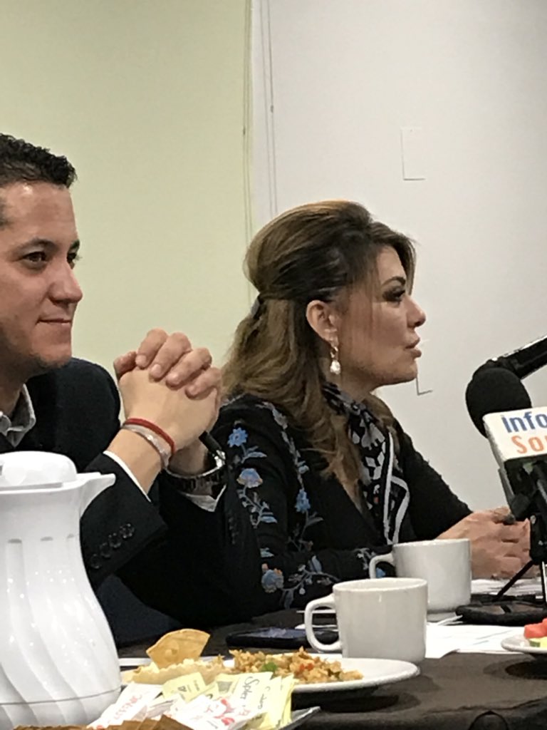 Alejandra no amarra ni a sus perritos