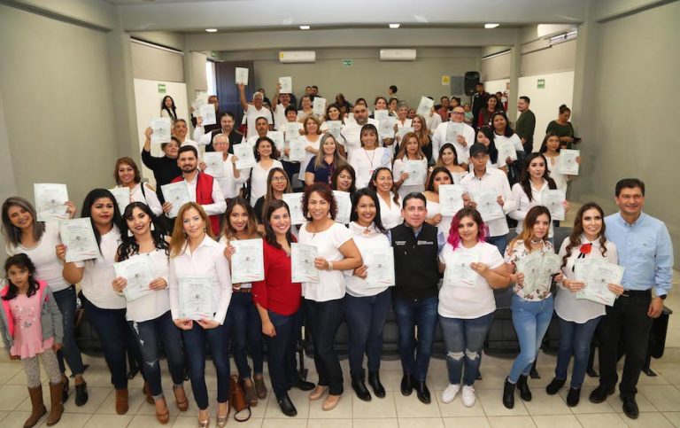 Se gradúan alumnos de Icatson de cursos trimestrales