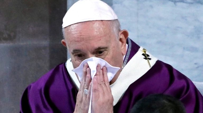 El papa Francisco cancela retiro espiritual por seguir “resfriado”