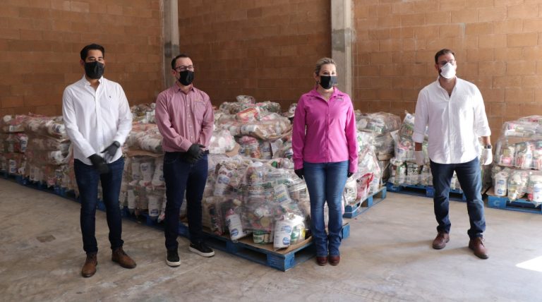 Dona CANADEVI Sonora más de mil paquetes alimentarios al Gobierno de Sonora