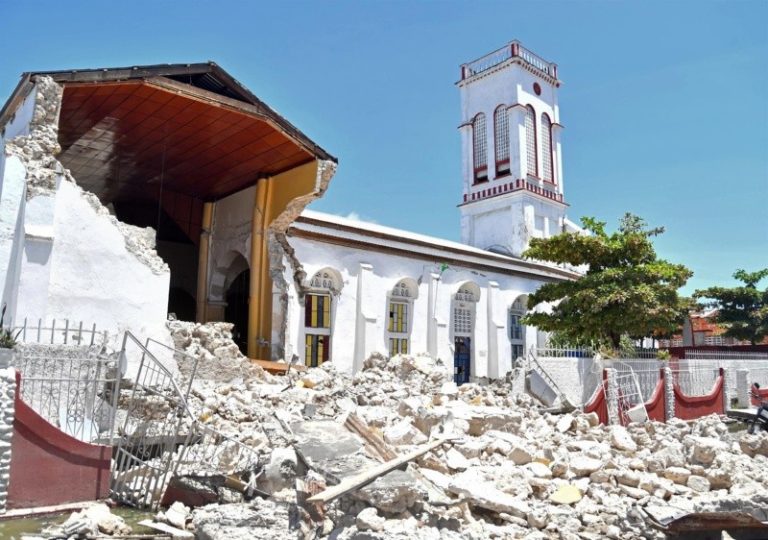 Haití sube a mil 297 la cifra de muertes por sismo