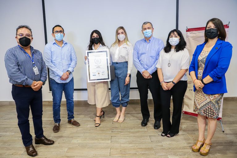 Reciben Distintivo Proveedor Certificado Clúster Minero Nivel Plata