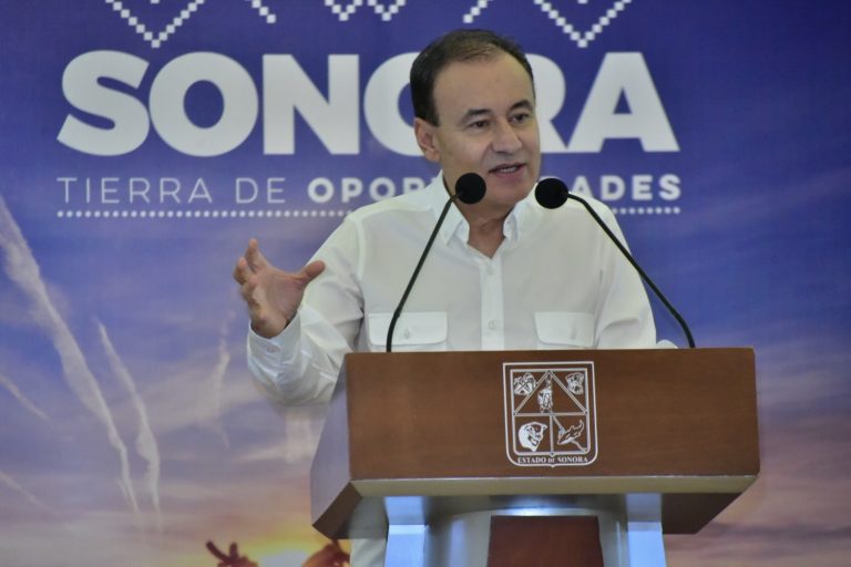 Alfonso Durazo extiende acta de defunción a maldición de Guaymas