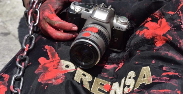 Periodismo en México bajo fuego